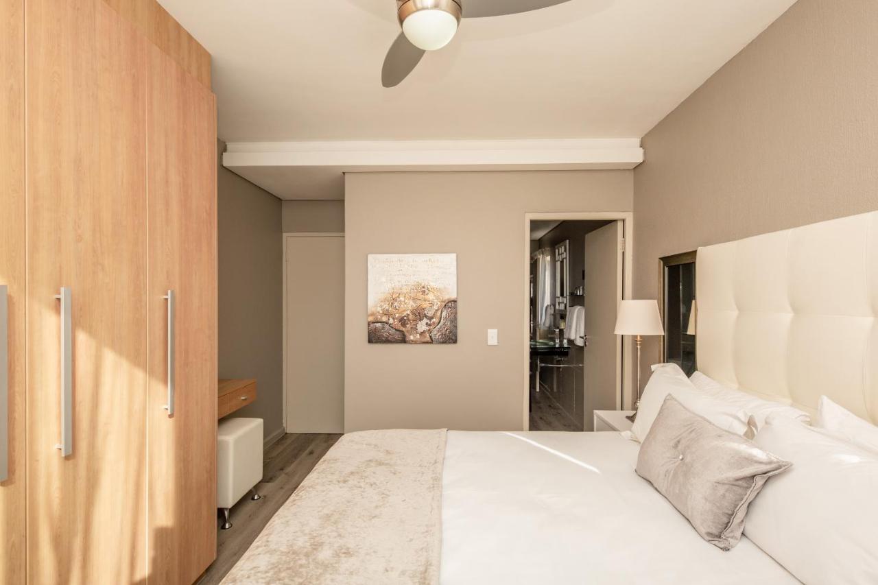 Infinity Self Catering Apartments Bloubergstrand Exterior photo